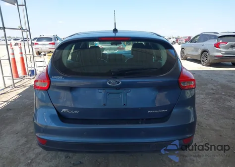 2018 Ford Focus Titanium z USA, uszkodzony, nr VIN 1FADP3N21JL230788